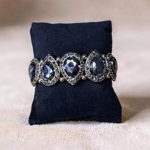 Natasha Statement Glass Beaded Bracelet Black Pear-Shaped Gold-Tone Bezel